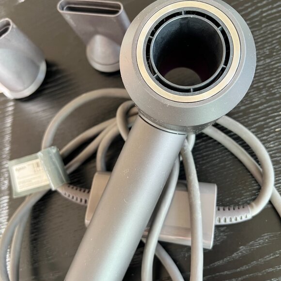 Dyson Supersonic Blow Dryer - Picture 3 of 5
